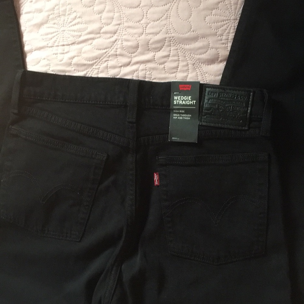 Levi’s Wedgie Straight Jeans - Picture 2 of 4